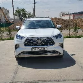 Toyota Highlander 2021