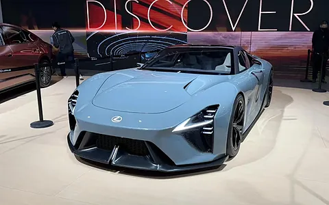 Lexus показал концепт футуристичного суперкара