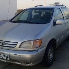 Toyota Sienna 2002