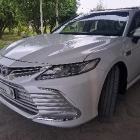 Toyota Camry Hybrid 2021
