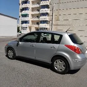 Nissan Versa 2011