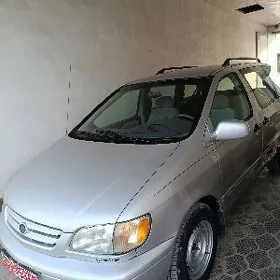 Toyota Sienna 2002