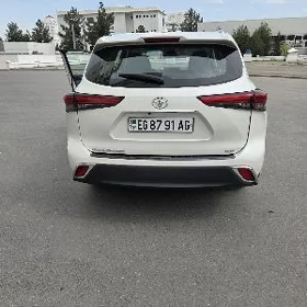 Toyota Highlander 2021