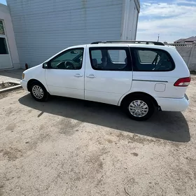 Toyota Sienna 2001