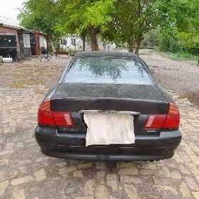 Mitsubishi Diamante 1995