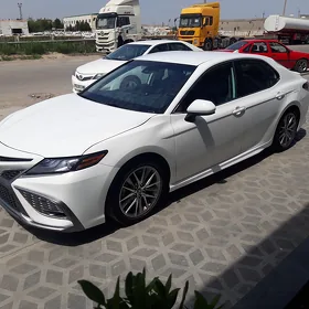 Toyota Camry 2021