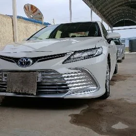 Toyota Camry 2021