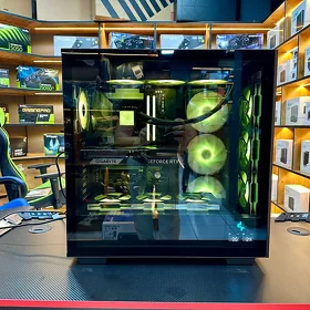 ULTRA 9 / RTX 5050 / RAM 32