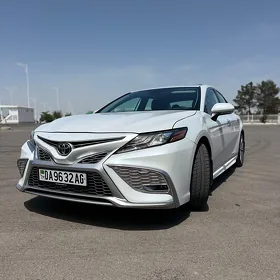 Toyota Camry 2021