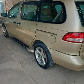 Toyota Sienna 2003