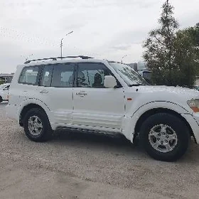 Mitsubishi Pajero 2001