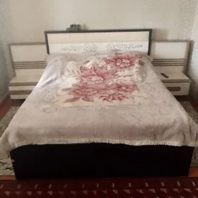 кровать двуспальная