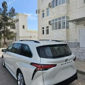 Toyota Sienna 2021