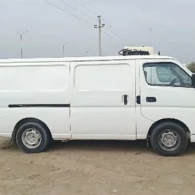 Nissan Urvan 2006