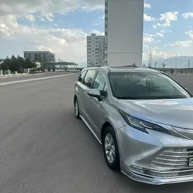 Toyota Sienna 2022