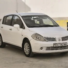 Nissan Tiida 2006