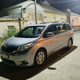 Toyota Sienna 2011