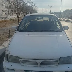 Mitsubishi Chariot 1995