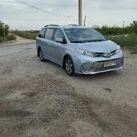 Toyota Sienna 2018