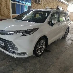 Toyota Sienna 2024