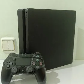 PS 4 SLIM