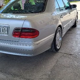 Mercedes-Benz E320 2001