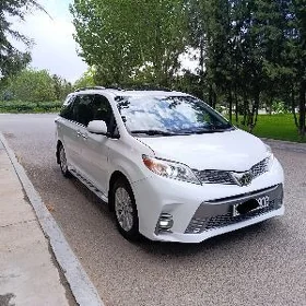 Toyota Sienna 2016