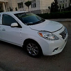 Nissan Versa 2012