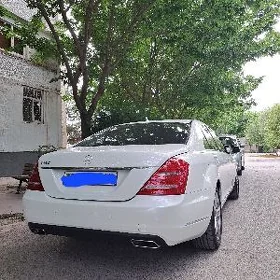 Mercedes-Benz S-Class 2010