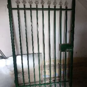 дверь решетка