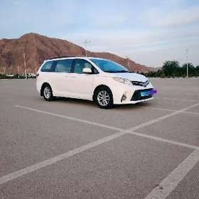 Toyota Sienna 2017