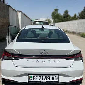 Hyundai Elantra 2022