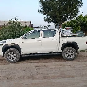 Toyota Hilux 2023