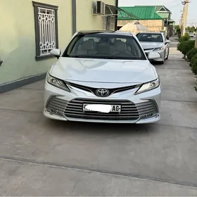 Toyota Camry 2021