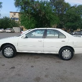 Nissan Sunny 1999