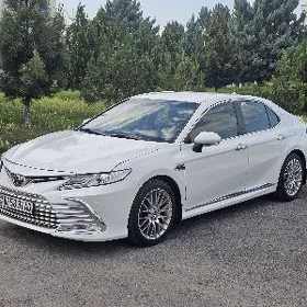 Toyota Camry 2021
