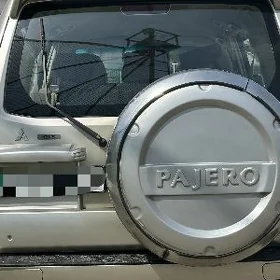 Mitsubishi Pajero 2005