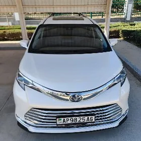 Toyota Sienna 2022