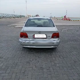 BMW E39 2001