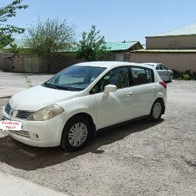 Nissan Tiida 2006