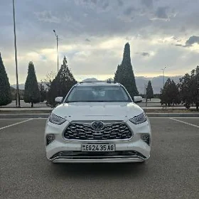 Toyota Highlander Hybrid 2021