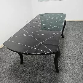 Kuhanny stol, стол