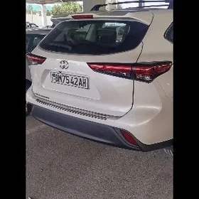Toyota Highlander 2021