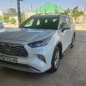 Toyota Highlander 2021