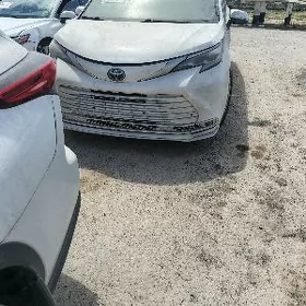 Toyota Sienna 2021