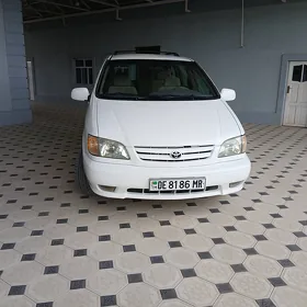 Toyota Sienna 2002