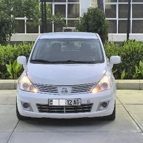 Nissan Versa 2011