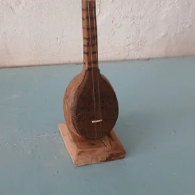 Suwinir elde ýasalan Dudar