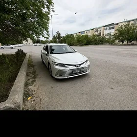 Toyota Camry 2019