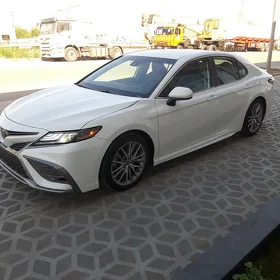 Toyota Camry 2021
